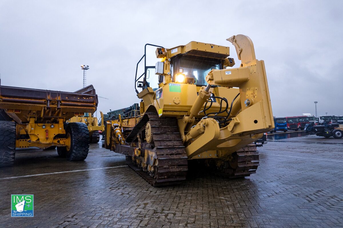 Caterpillar Dozer Shipped from Finland to Umm Qasr — photo 1